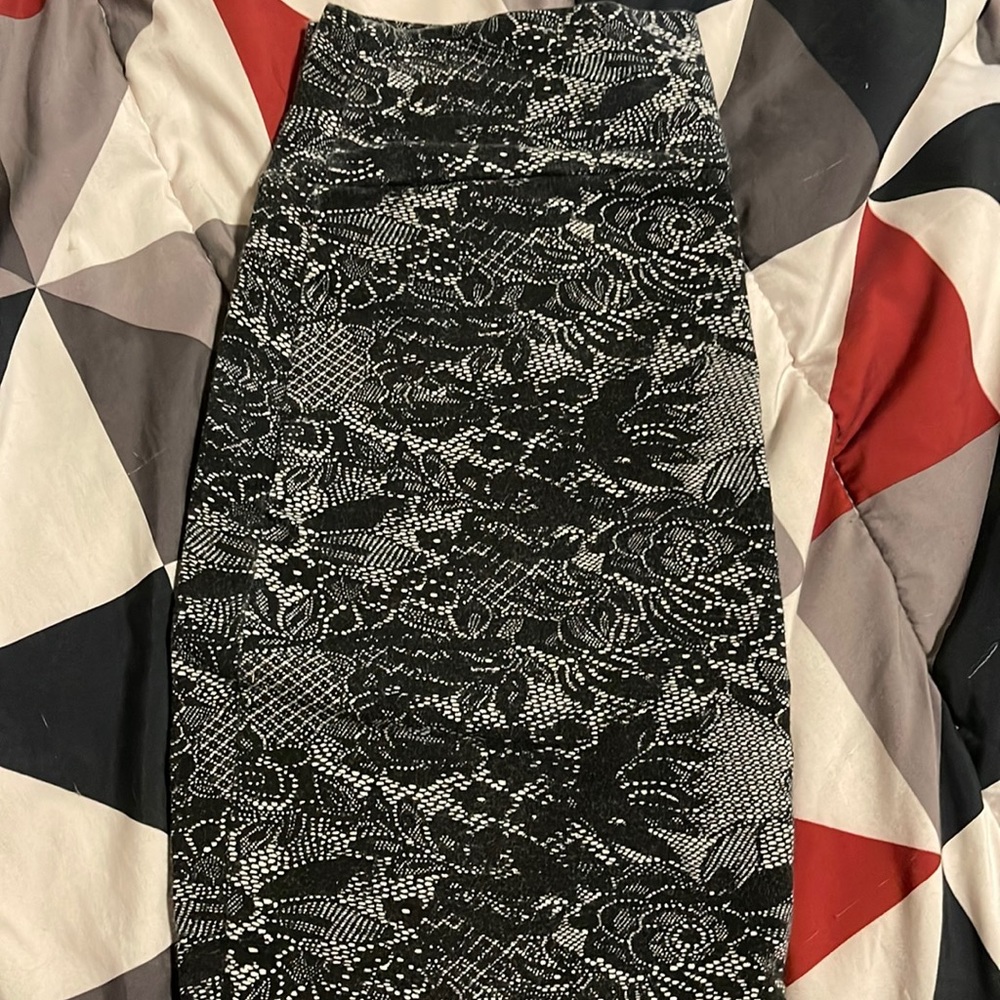 Used to good condition barley worn in black and grey and white skirt size XS